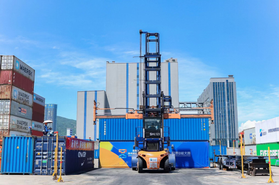 新闻资讯,竞逐“工匠之星” 深圳为电动港机装卸机械司机设擂台赛竞逐“工匠之星” 深圳为电动港机装卸机械司机设擂台赛,交培中心