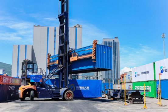 新闻资讯,竞逐“工匠之星” 深圳为电动港机装卸机械司机设擂台赛竞逐“工匠之星” 深圳为电动港机装卸机械司机设擂台赛,交培中心