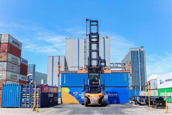 新闻资讯,钟标荣膺“工匠之星” 电动港机装卸机械司机“工匠之星”职业技能竞赛鸣金钟标荣膺“工匠之星” 电动港机装卸机械司机“工匠之星”职业技能竞赛鸣金,交培中心