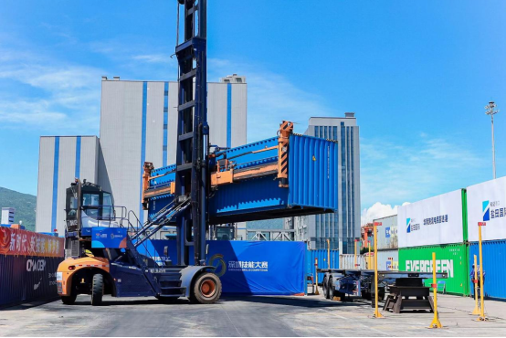 新闻资讯,钟标荣膺“工匠之星” 电动港机装卸机械司机“工匠之星”职业技能竞赛鸣金钟标荣膺“工匠之星” 电动港机装卸机械司机“工匠之星”职业技能竞赛鸣金,交培中心